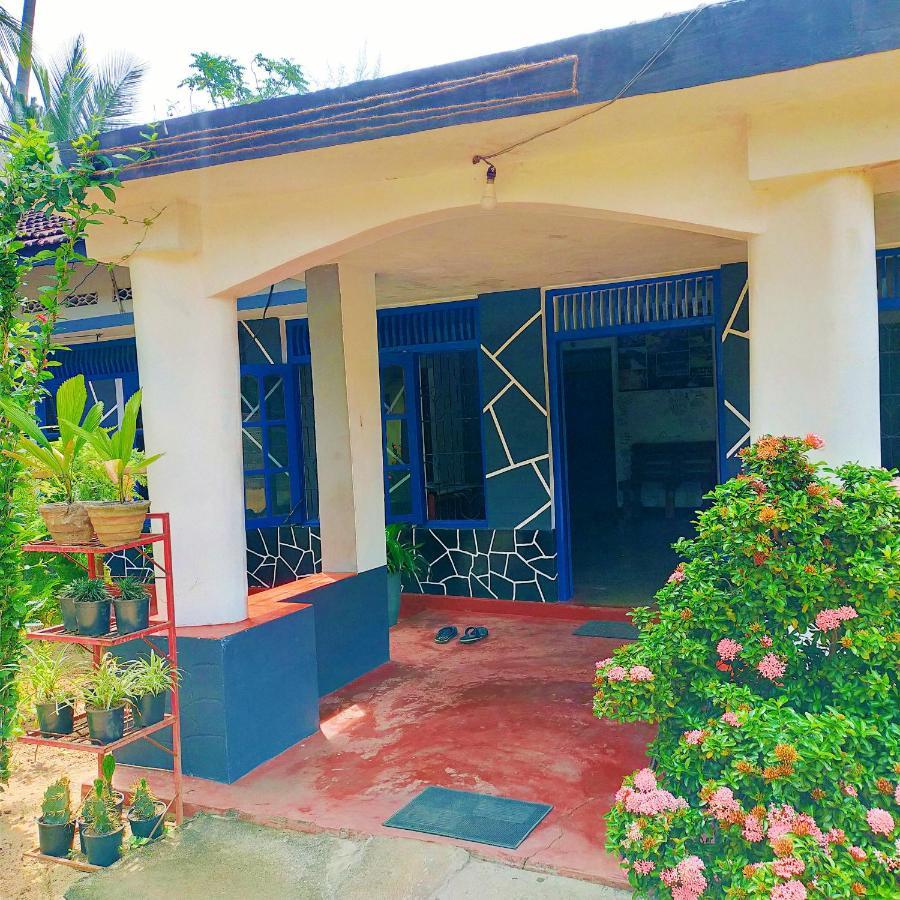 Eastwind Surf Camp Hotel Baía de Arugam Exterior foto