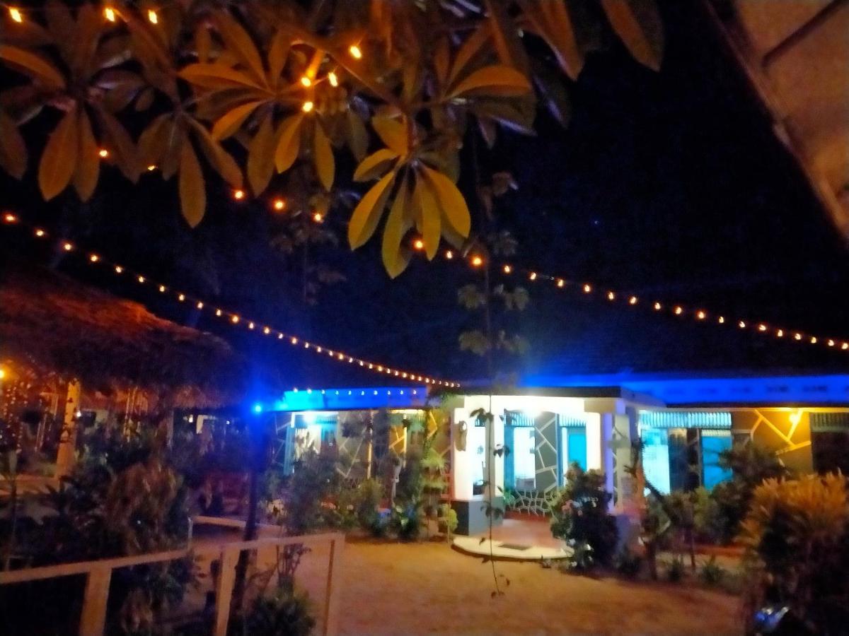 Eastwind Surf Camp Hotel Baía de Arugam Exterior foto