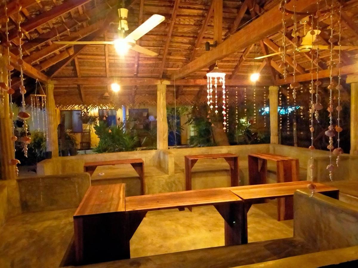 Eastwind Surf Camp Hotel Baía de Arugam Exterior foto