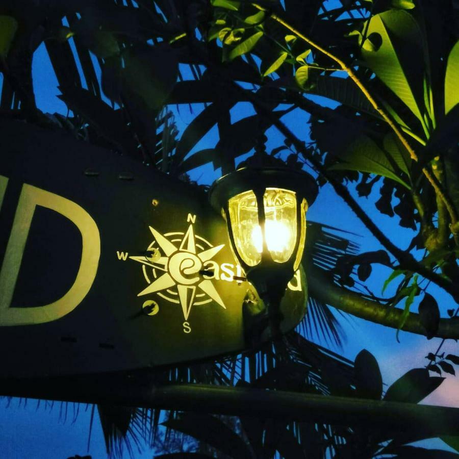 Eastwind Surf Camp Hotel Baía de Arugam Exterior foto
