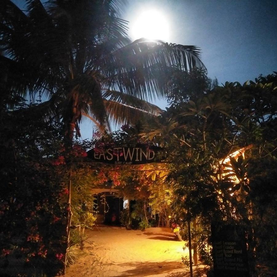 Eastwind Surf Camp Hotel Baía de Arugam Exterior foto