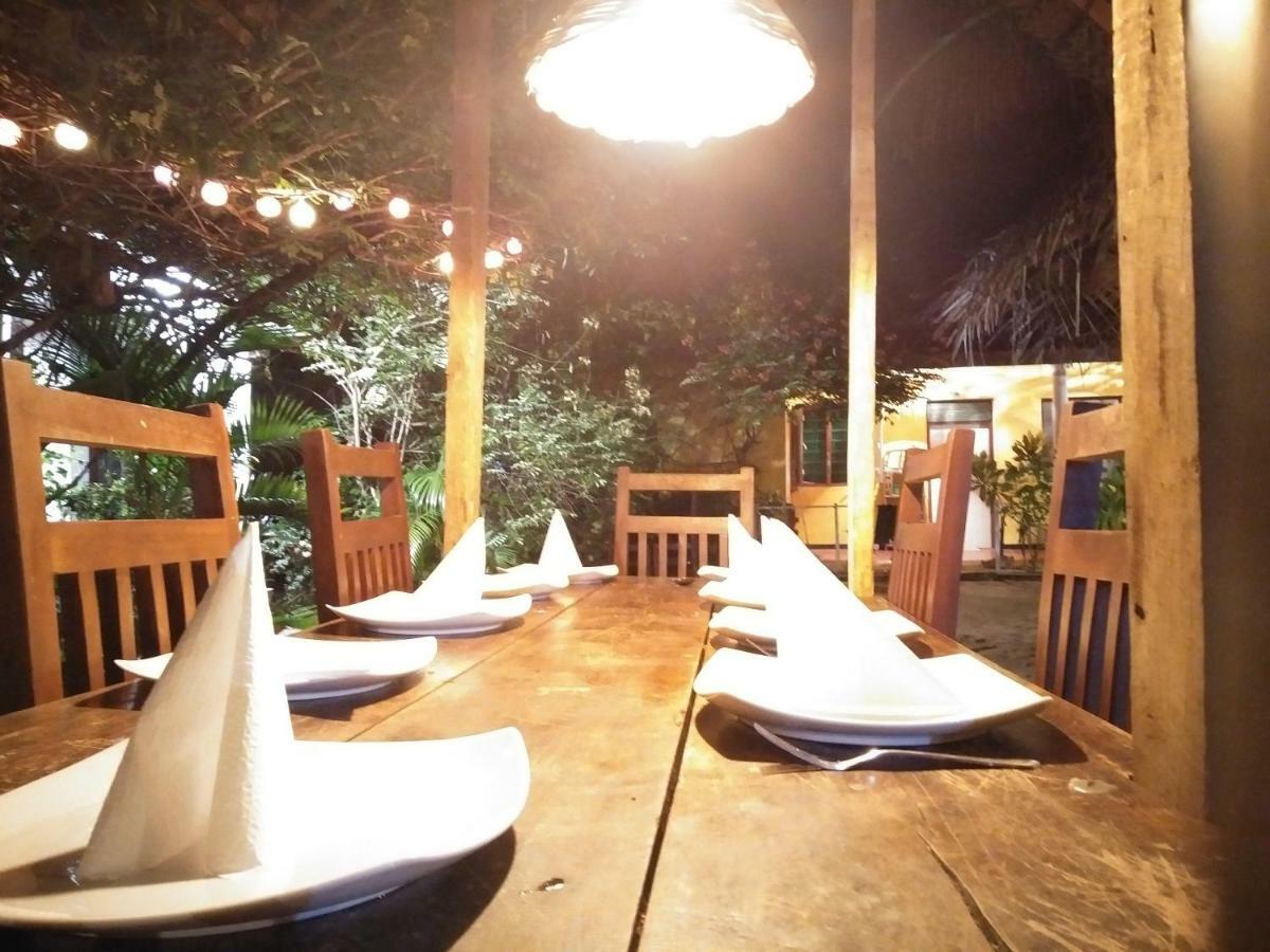 Eastwind Surf Camp Hotel Baía de Arugam Exterior foto