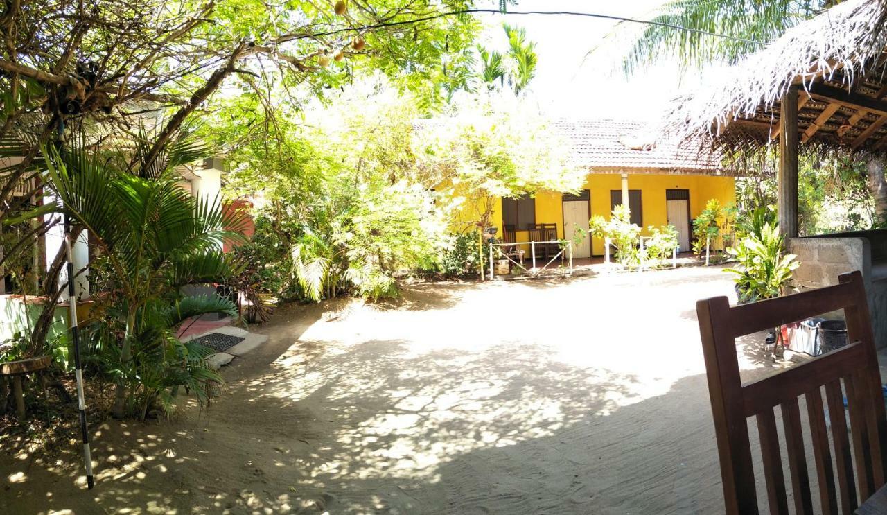 Eastwind Surf Camp Hotel Baía de Arugam Exterior foto